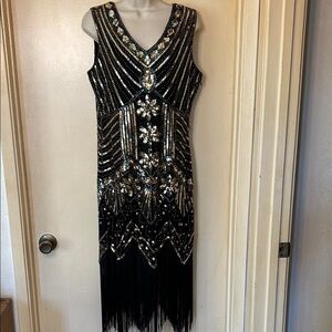 Black and Gold Beaded Fringe V-Neck Flapper Dress size M